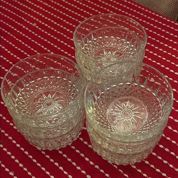 9 Elegant Clear Glass Dinnerware Bowls - Picture 2 of 4